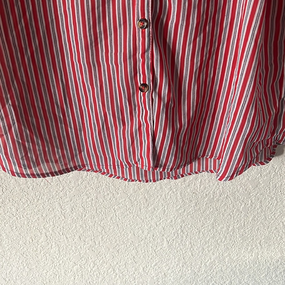 Umgee button down size Medium - Picture 6 of 6